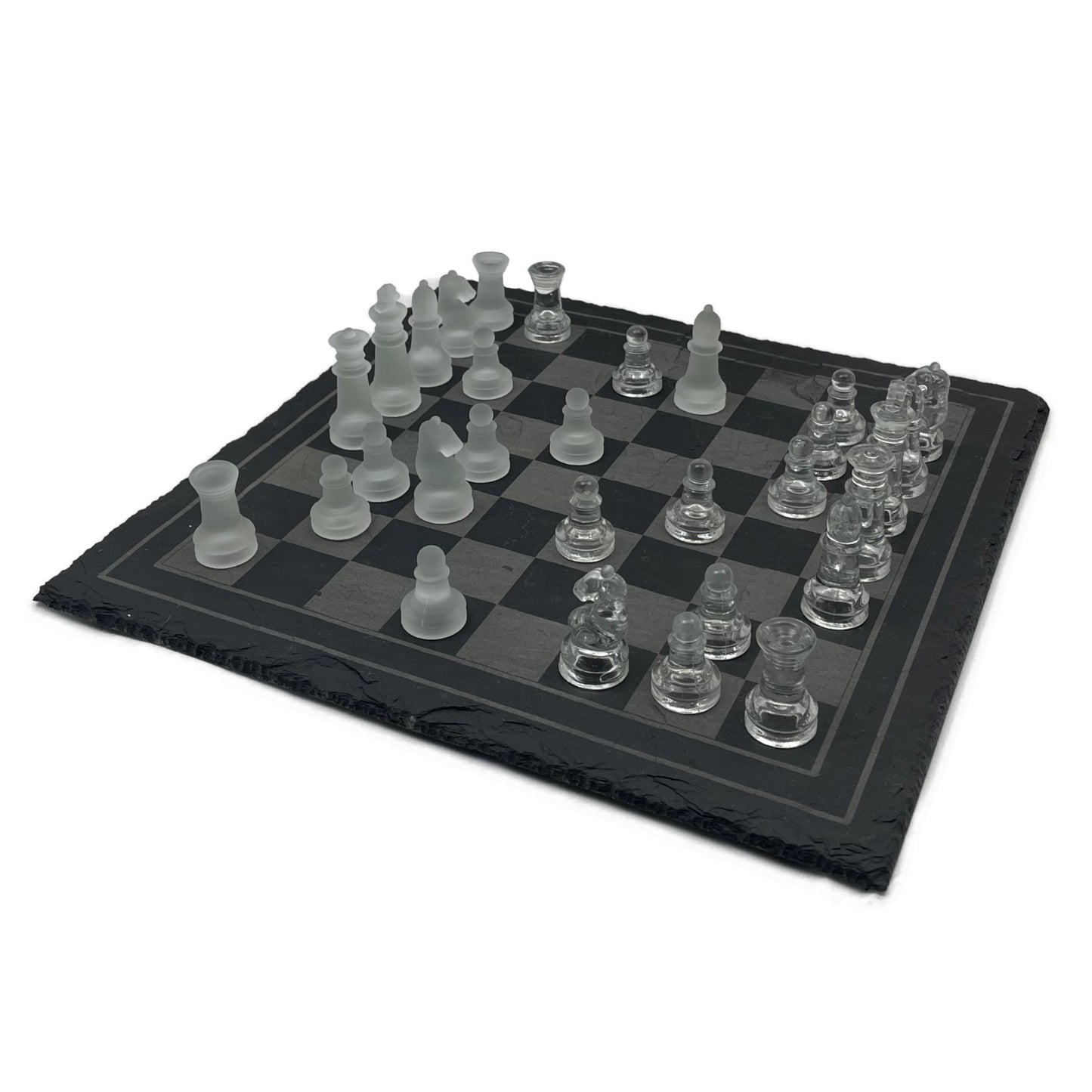 Schachbrett mit Glasfiguren